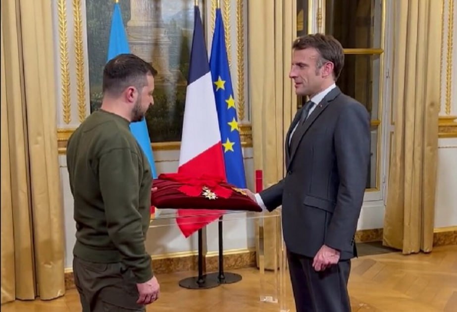 Zelenski Fransanın “Fəxri legion” ordeni ilə təltif edildi – VİDEO