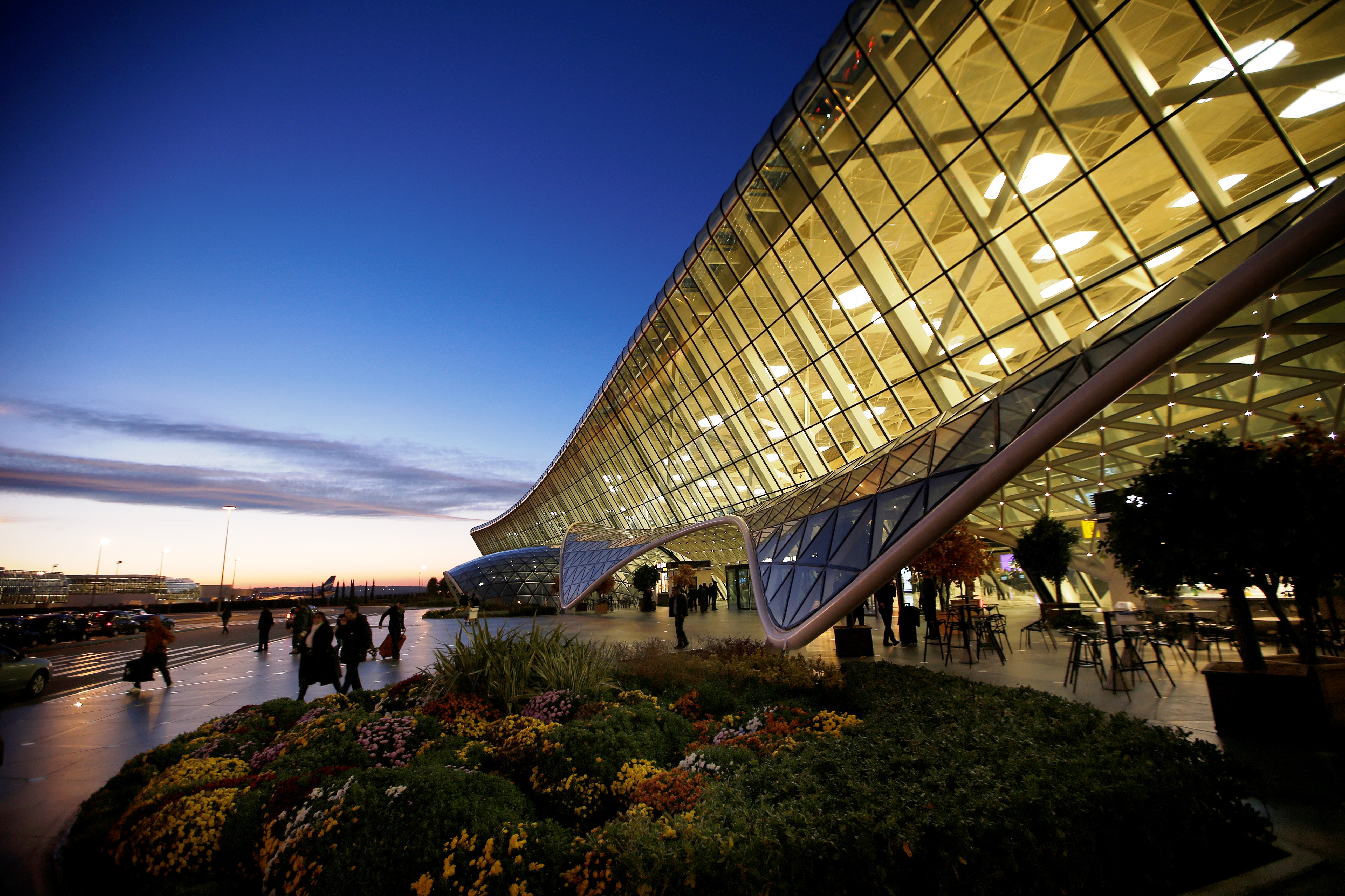 Heydər Əliyev Beynəlxalq Aeroportu bu sərnişinlərə xüsusi yardım təklif edir