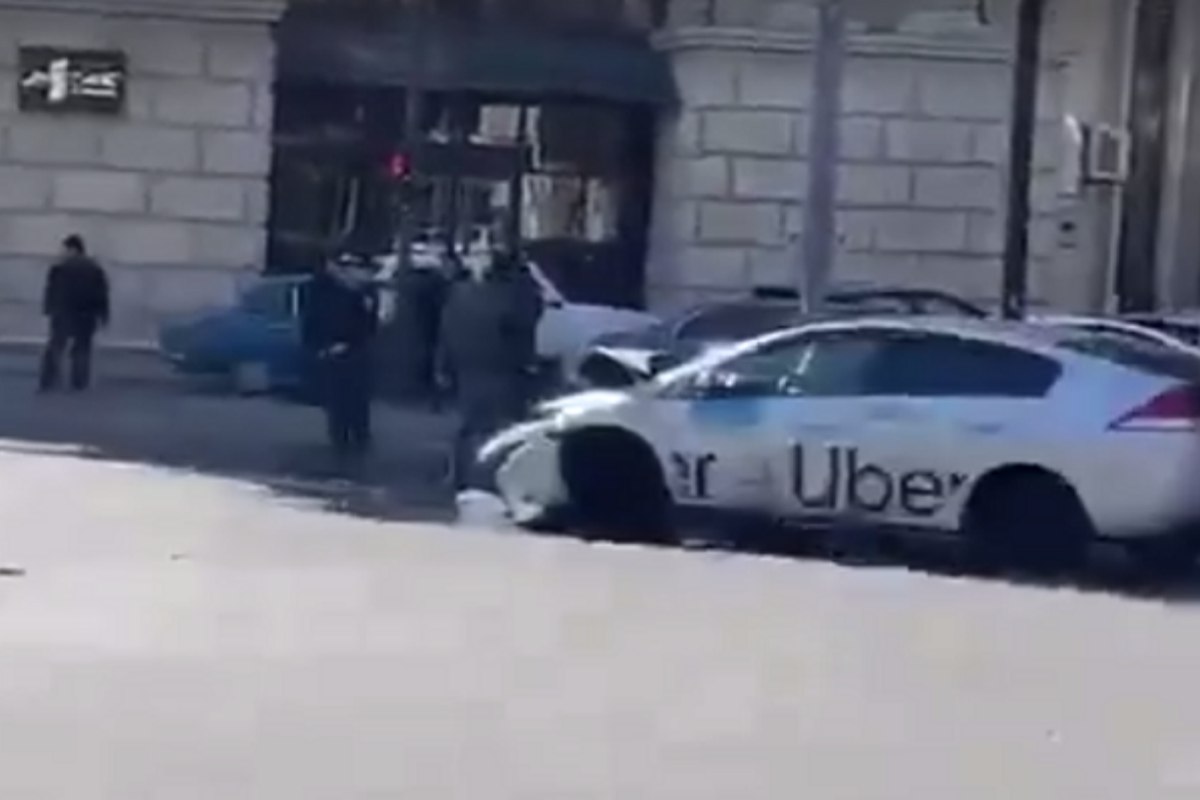 Paytaxtda “Uber” sürücüsü qəza törətdi - VİDEO 