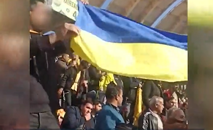 İranlı azarkeşlər Rusiya “Zenit”i ilə görüşdə Ukrayna bayrağını dalğalandırdılar – VİDEO 