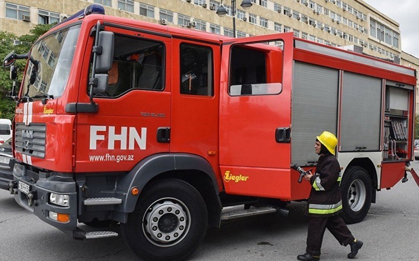 Bakıda iki ailənin yaşadığı bitişik evlərdə yanğın oldu