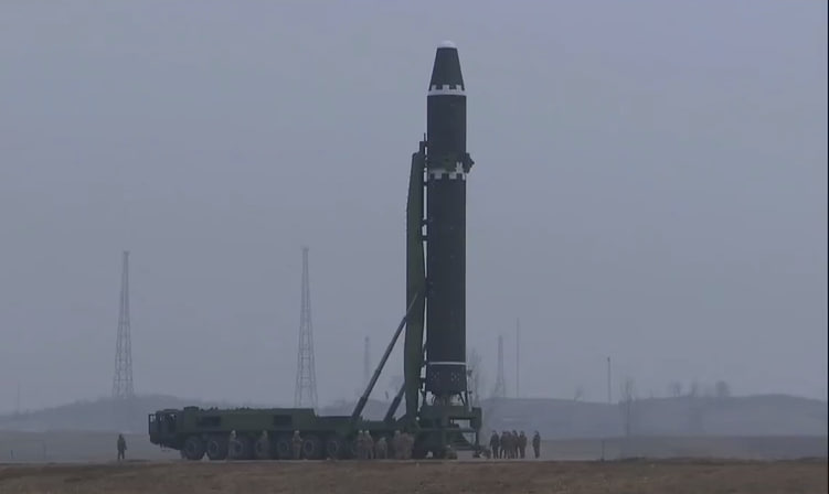 Şimali Koreya qitələrarası ballistik raket buraxdı - VİDEO