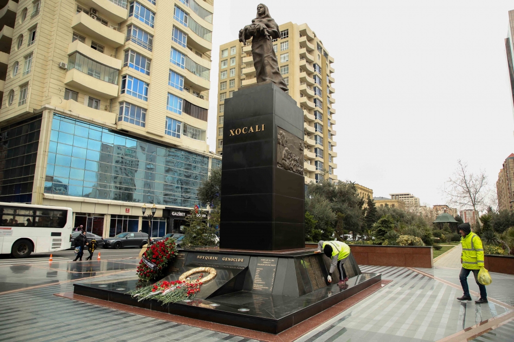 “Ana fəryadı” abidəsinin yerləşdiyi parkda abadlıq işləri aparılır - FOTO 