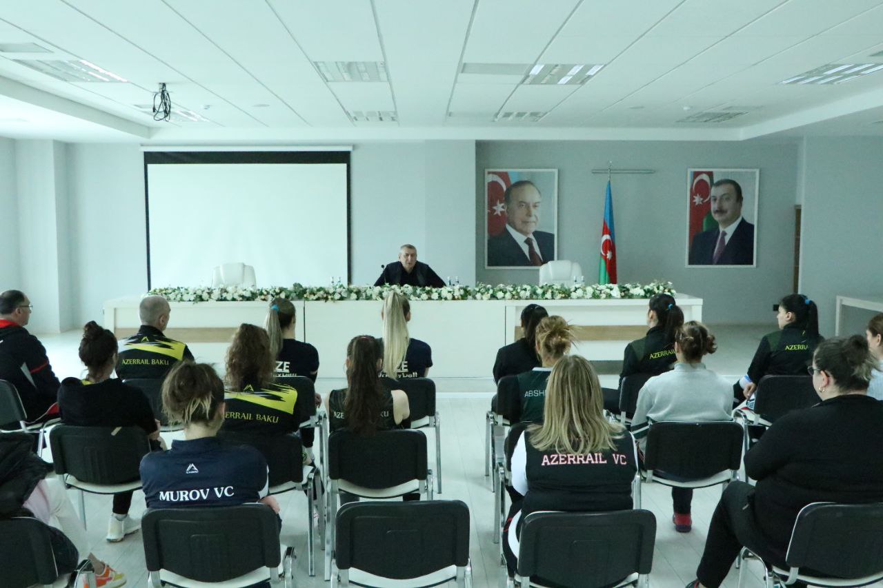 Voleybol federasiyasının rəhbərliyi millinin üzvləri ilə gorüşüb - FOTO 