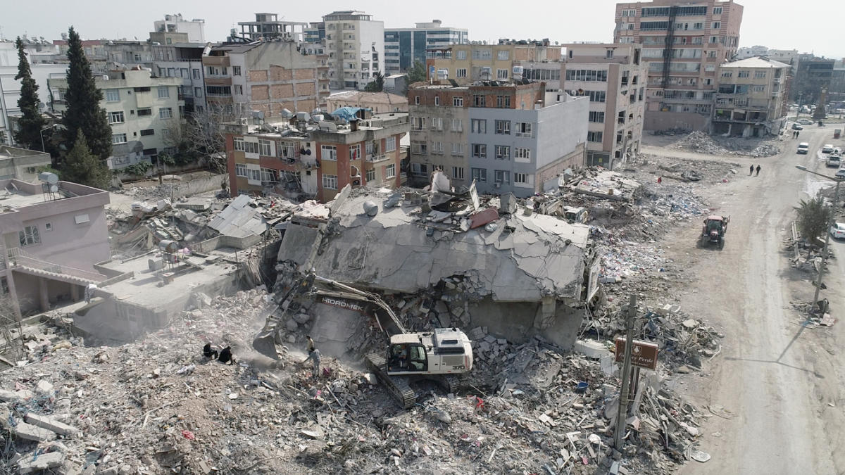 Türkiyədə zəlzələnin nəticələrinin araşdırılması ilə bağlı komissiya yaradıldı Türkiyədə zəlzələnin nəticələrinin araşdırılması ilə bağlı komissiya yaradıldı