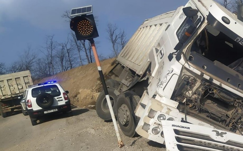 Xocalıda ağır QƏZA – Yük maşını aşıb – FOTO 