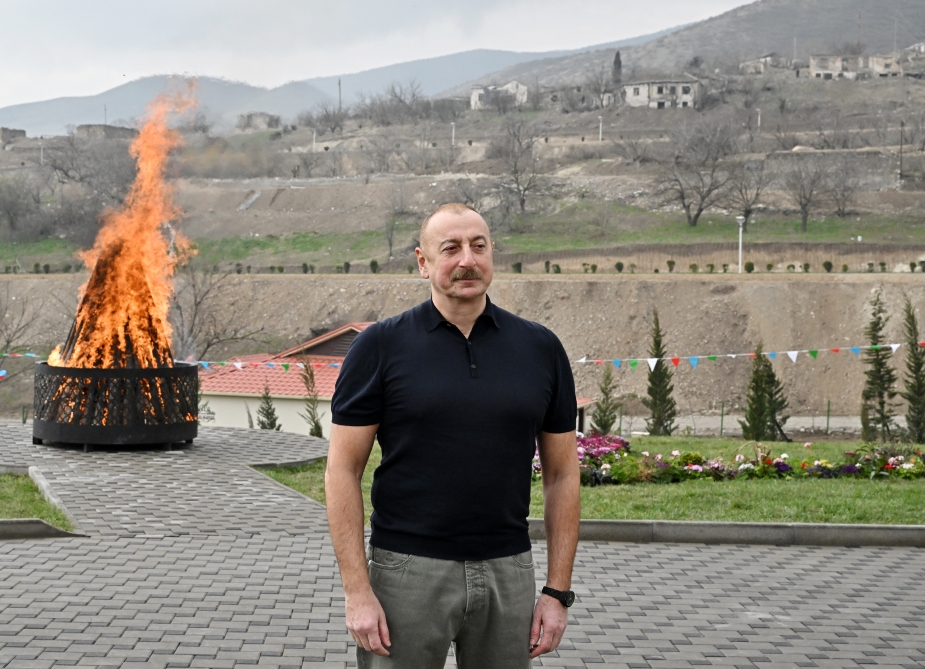 İlham Əliyev 30 il sonra Talış kəndində Novruz tonqalını alovlandırdı - FOTO/VİDEO