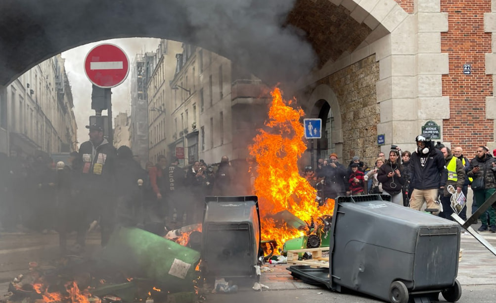 Parisdə etirazçılarla polis arasında növbəti QARŞIDURMA – ANBAAN VİDEO 