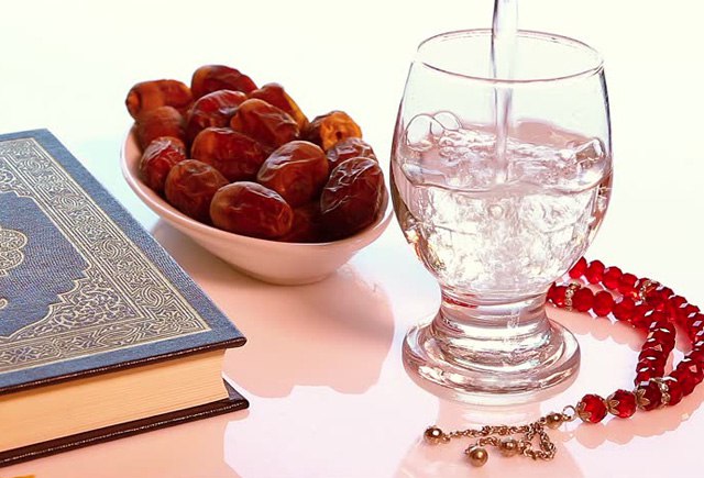 Su ilə maye qəbulu fərqlidir - Professor Ramazanda suyun vacibliyindən danışdı