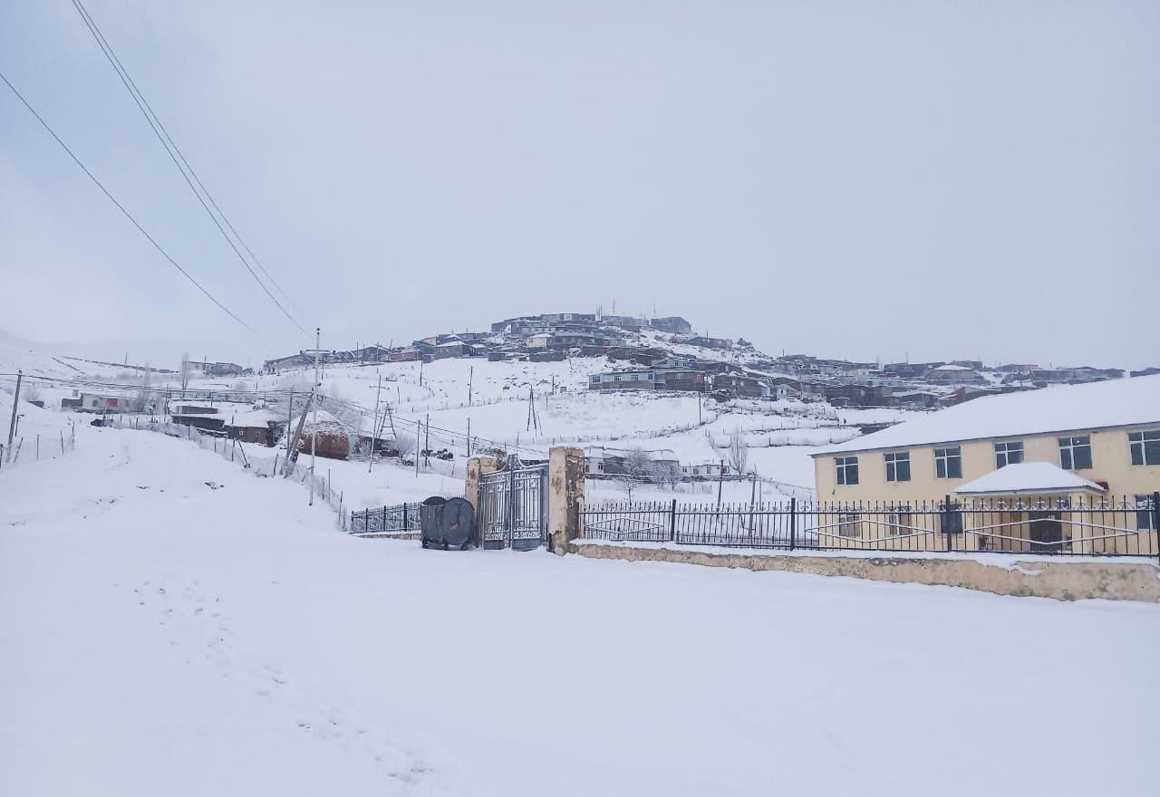 Qubanın Qrız kəndinə 21 sm qar yağdı - FOTO