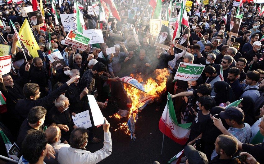 İranda etiraz dalğası böyüyür - Dirəklərə Azərbaycan bayrağı asıldı