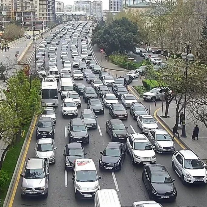 Bakıda sıxlıq olan YOLLAR