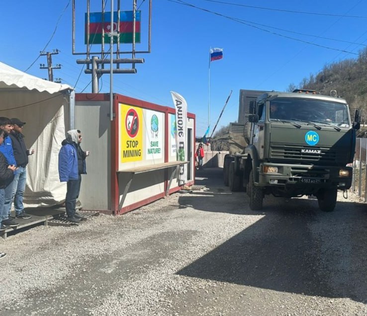 Xankəndi-Laçın yolundan sülhməramlıların 4 avtomobili keçdi - FOTO