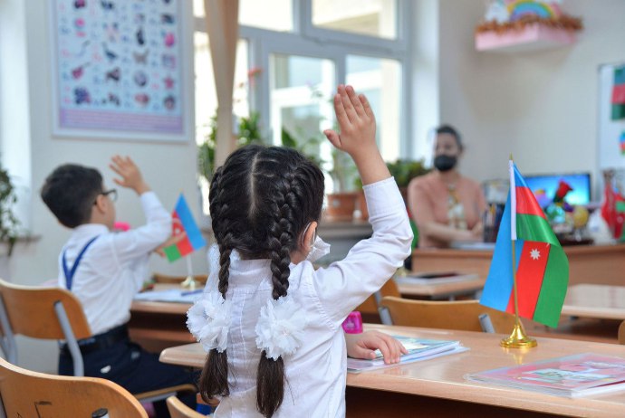 Azərbaycan təhsilində rus dili qorunub saxlanılacaq