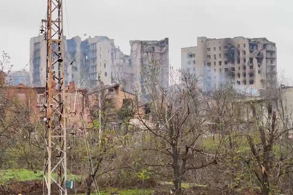 Ukrayna ordusu Baxmutun mərkəzindən çəkilib - VİDEO