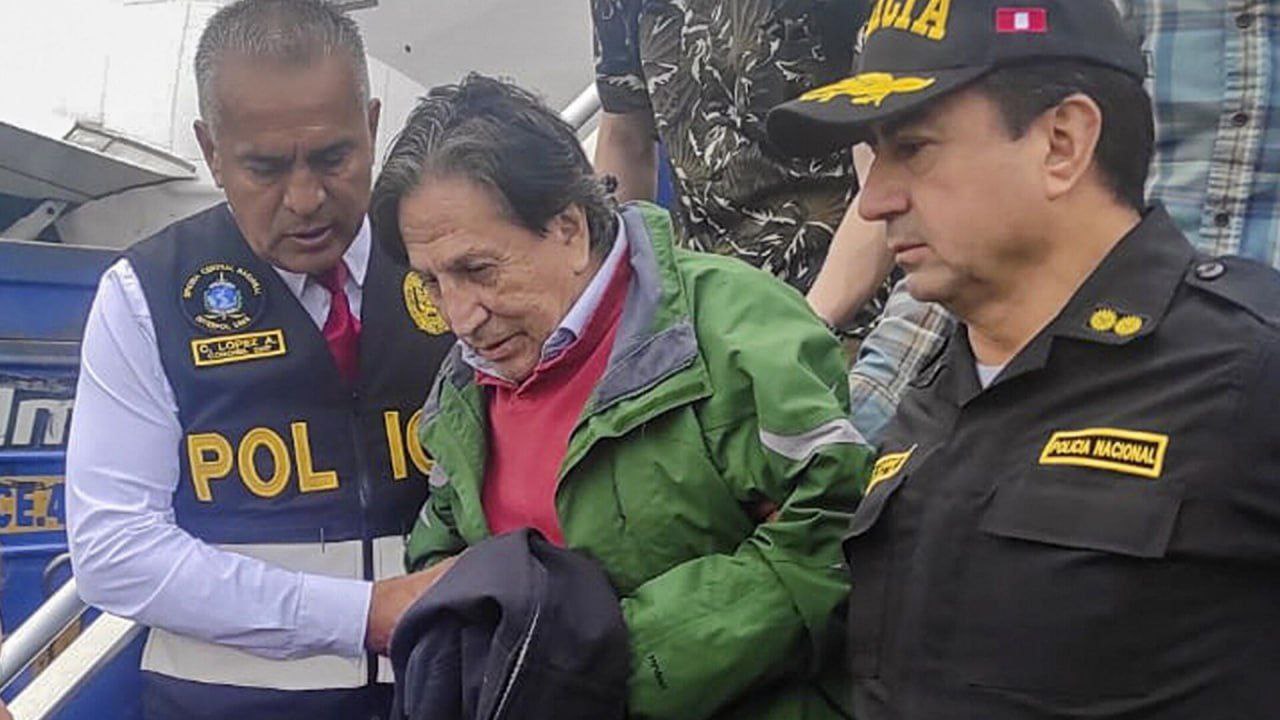 Korrupsiyada ittiham olunan keçmiş prezident ölkəsinə ekstradisiya edildi - FOTO
