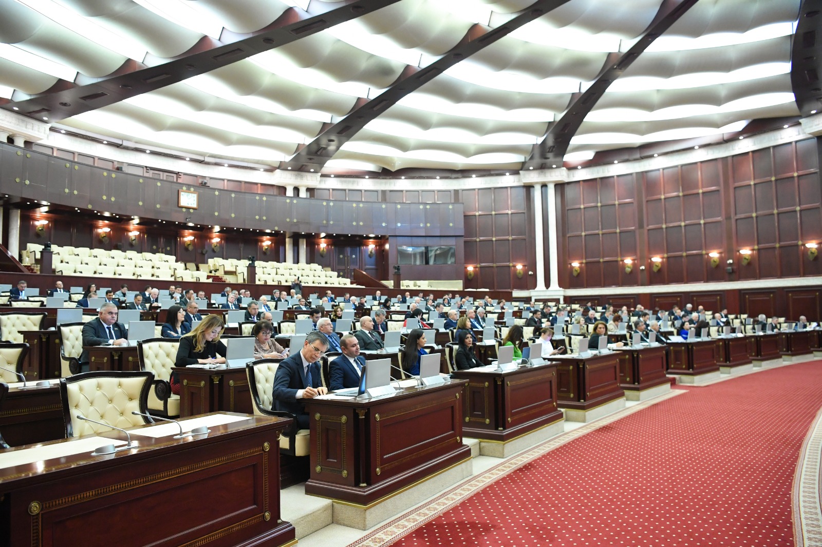 Milli Məclis Hesablama Palatasının illik hesabatını qəbul edib