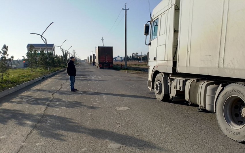 İran-Azərbaycan sərhədində yük maşınlarının sayı NİYƏ ARTIB? İran-Azərbaycan sərhədində yük maşınlarının sayı NİYƏ ARTIB?