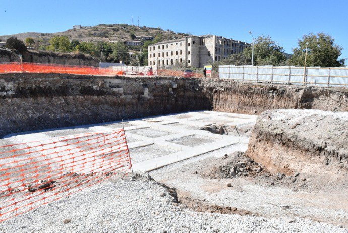 Şuşada 17 binadan ibarət 2-ci yaşayış kompleksinin TƏMƏLİ QOYULDU