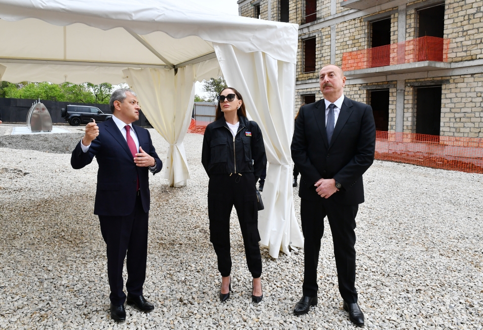 Prezident və xanımı Şuşada yeni yaşayış kompleksinin inşası ilə tanış olublar - FOTO/VİDEO