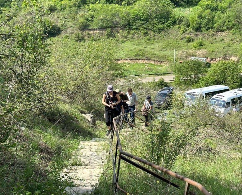 Tanınmış səyahətçilər Azıx mağarasında oldular - FOTO