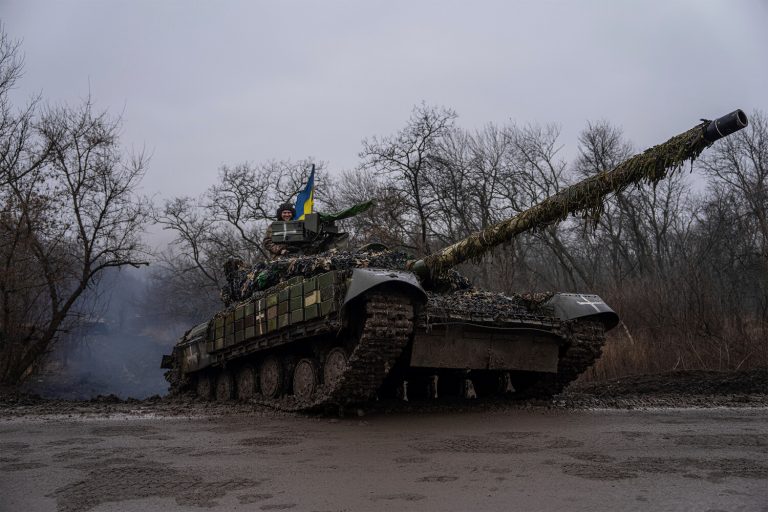 Ukrayna ordusu Rusiya ərazisini tankdan atəşə tutdu - İLK DƏFƏ