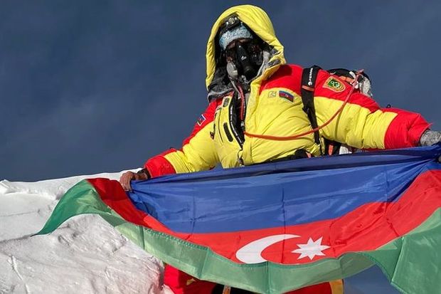 Azərbaycanlı alpinist dünyanın 5-ci ən hündür zirvəsində bayrağımızı dalğalandırdı - FOTO