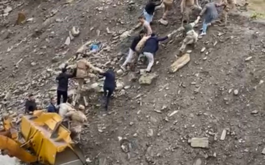 Türkiyədə hərbi maşın AŞIB: 9 hərbçi yaralanıb