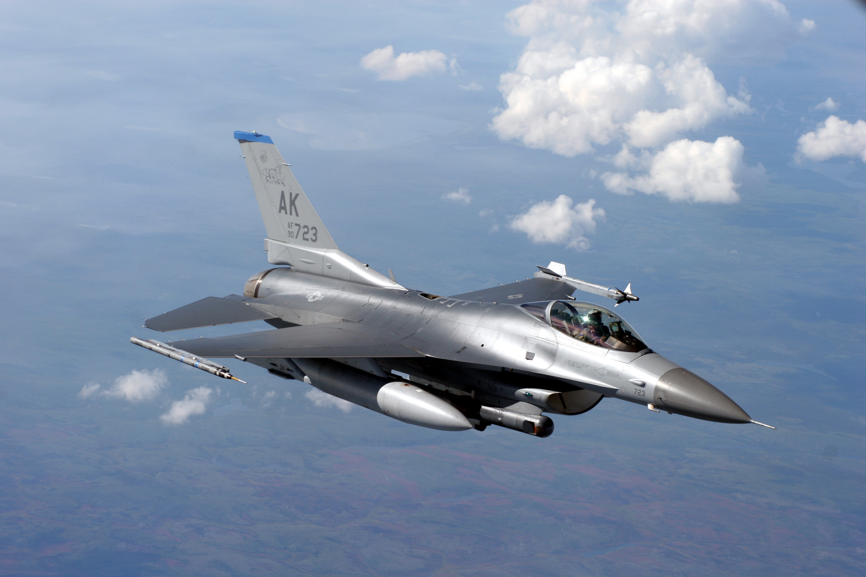 Zelenskidən F-16 qırıcıları ilə bağlı AÇIQLAMA