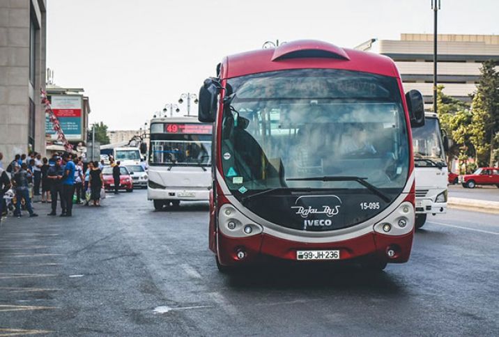 Paytaxtda avtobuslar mənzilbaşına GECİKİR - SİYAHI 