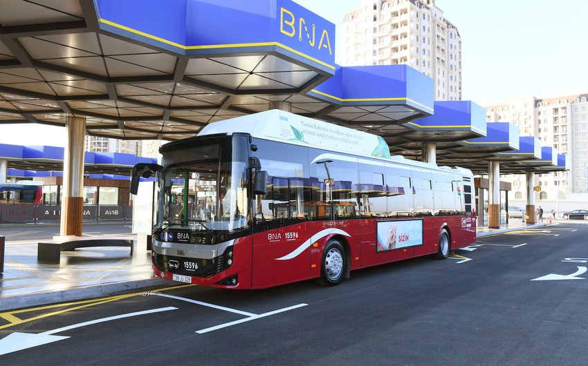 Paytaxtda 236 marşrut avtobusu GECİKİR