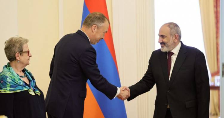 Paşinyan Aİ rəsmisi ilə Azərbaycanla münasibətlərin normallaşmasından DANIŞDI Paşinyan Aİ rəsmisi ilə Azərbaycanla münasibətlərin normallaşmasından DANIŞDI
