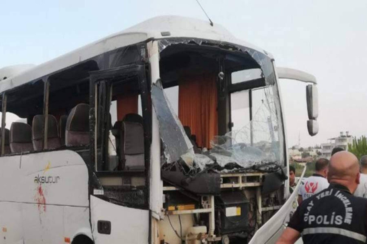 Antalyada avtobus qəzaya uğradı - 10 yaralı var