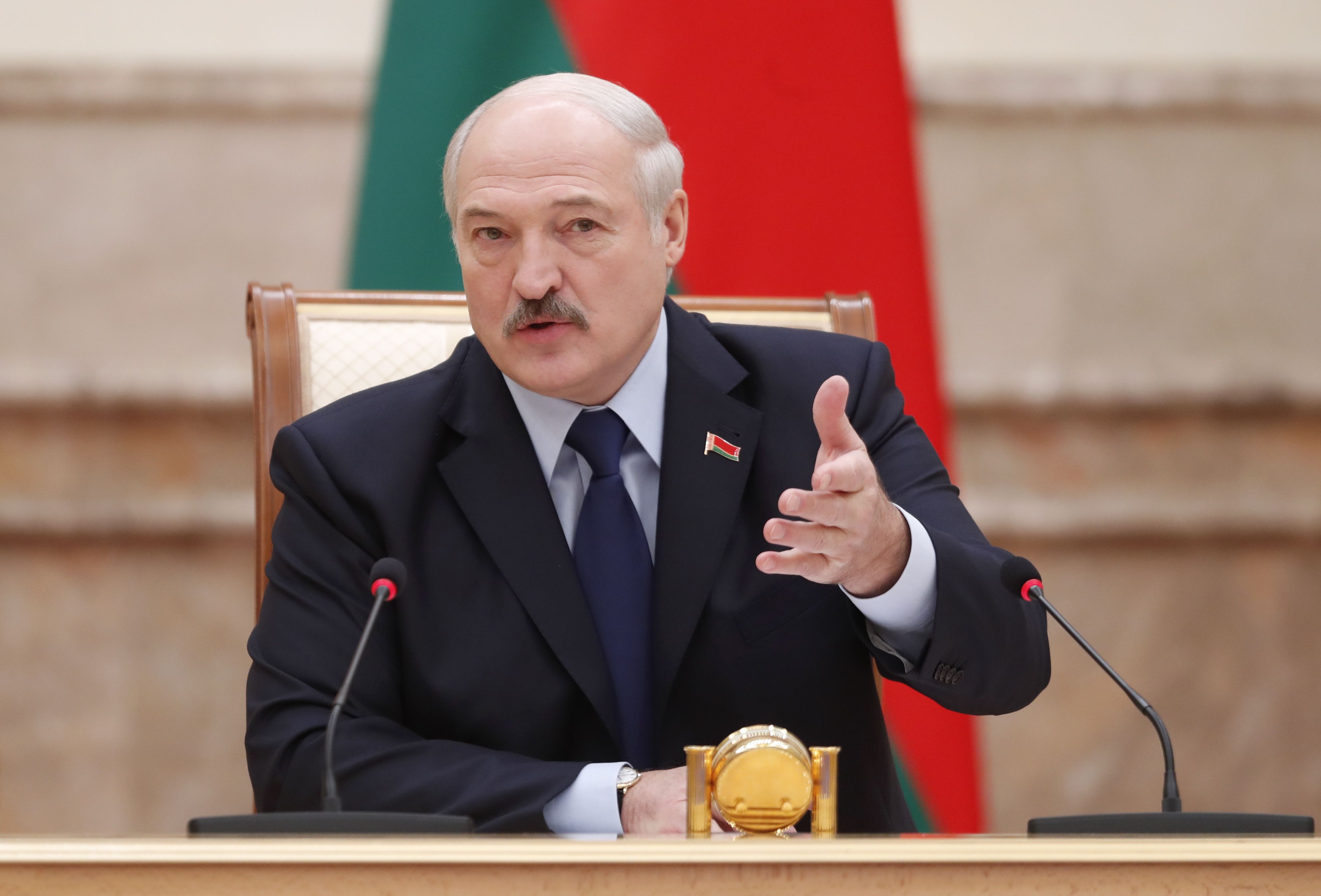 Lukaşenko: Rusiyadan Xirosima və Naqasakidə istifadə edilənlərdən daha güclü bombalar almışıq - VİDEO 