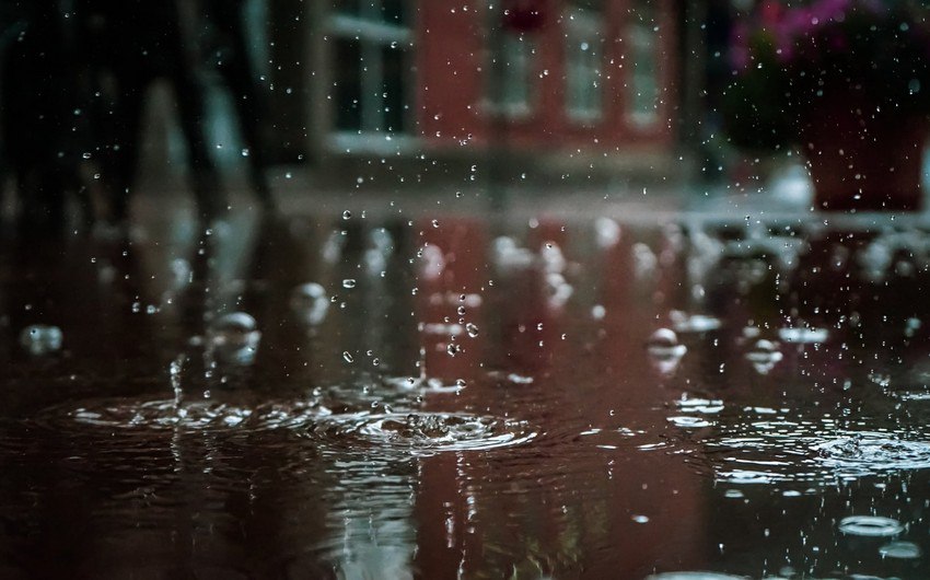 SON DƏQİQƏ: Gəncədə qasırğa ilə müşayiət olunan leysan yağışları yağır - VİDEO