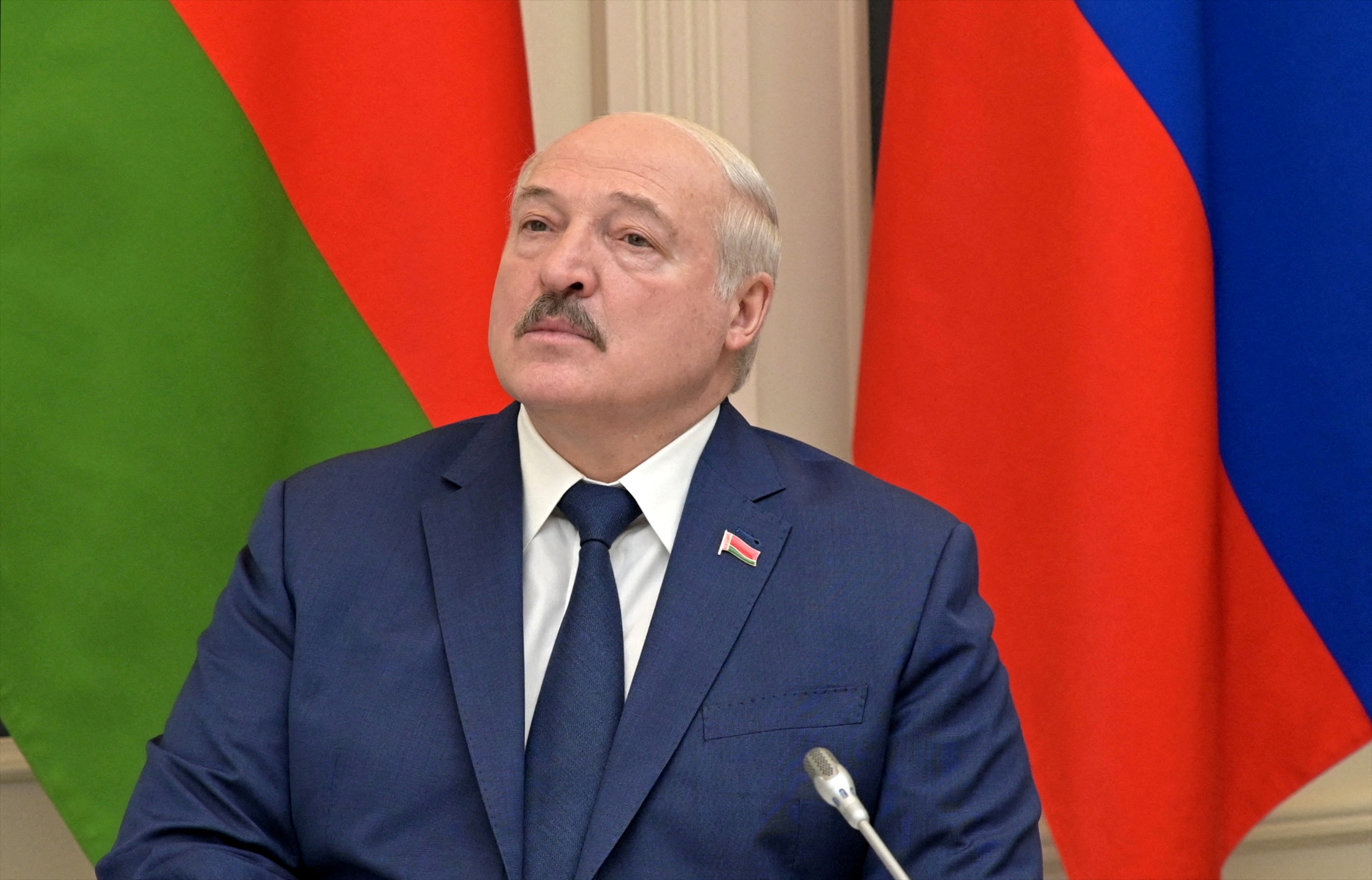 Lukaşenko: “Putin ona biganədir, sanki o yoxdur”