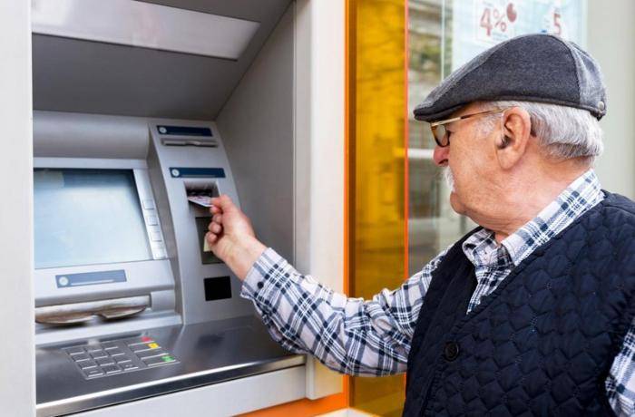Bankomat çatışmazlığı və pensiyaçılardan tutulan komissiya haqqı - VİDEO
