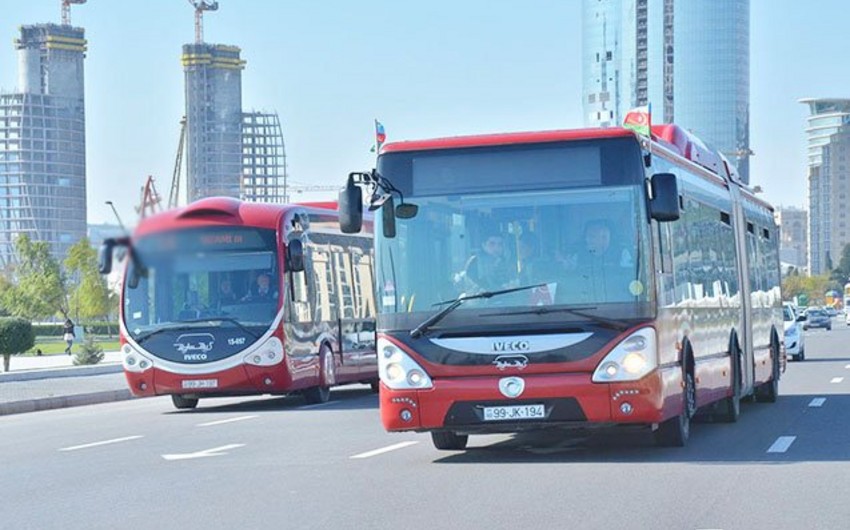 Paytaxtda 103 marşrut avtobusu GECİKİR 