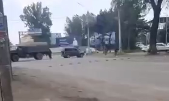 Rusiya TƏŞVİŞDƏ: Küçələrə tank əleyhinə minalar düzülür - VİDEO 