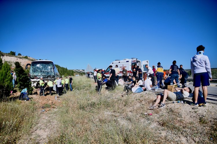 Türkiyədə DƏHŞƏTLİ QƏZA – Avtobus aşdı, 35 nəfər... – FOTO  