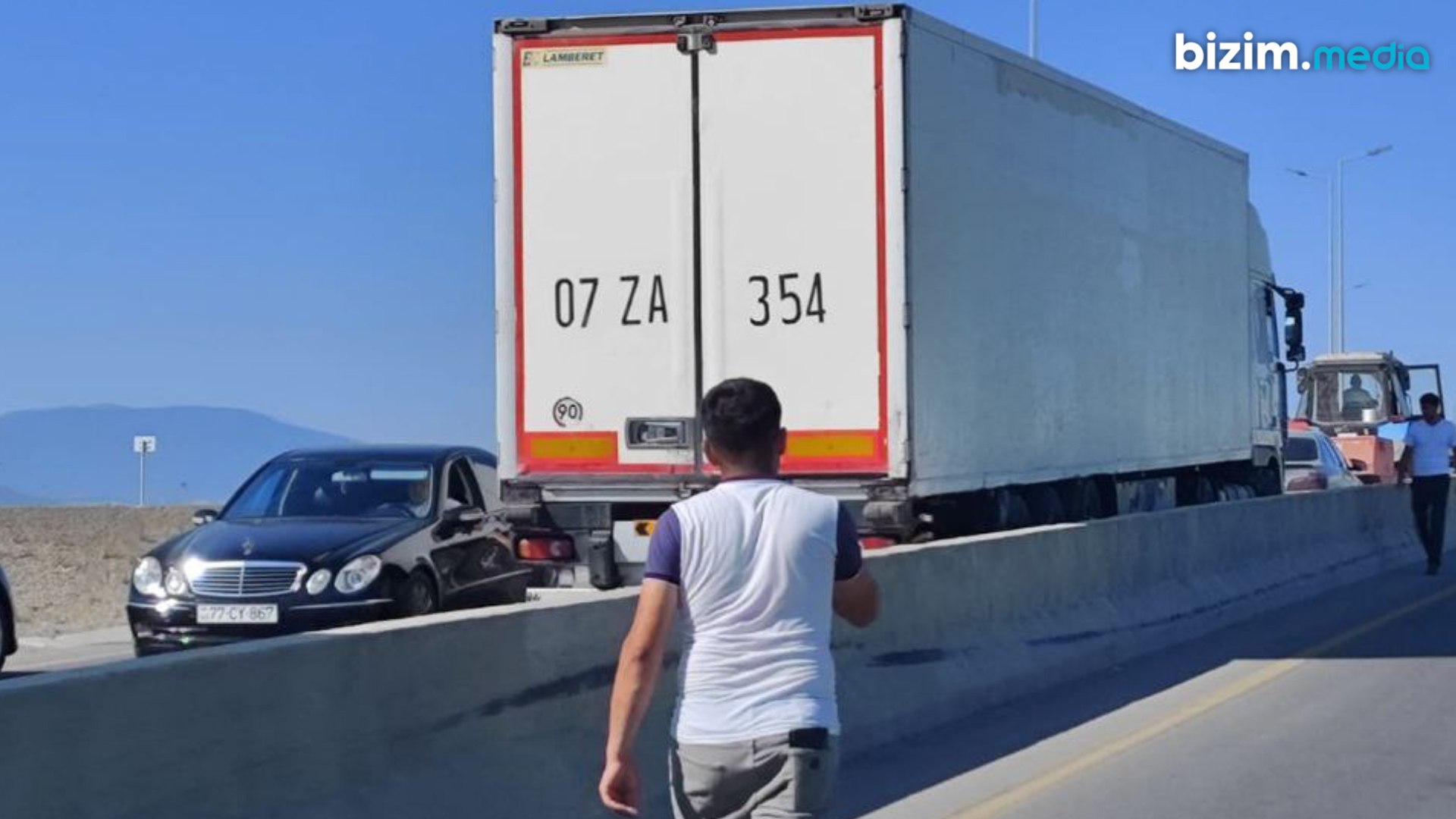 Xaçmaz-Quba yolundakı böyük tıxacın səbəbi AÇIQLANDI - FOTO Xaçmaz-Quba yolundakı böyük tıxacın səbəbi AÇIQLANDI - FOTO
