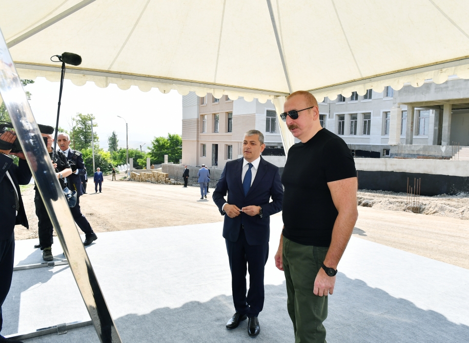 Prezident Şuşada yeni məktəb binasında – FOTO  