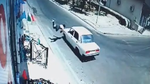 Bakıda yolu keçən piyadanı maşın vurdu - ANBAAN VİDEO 