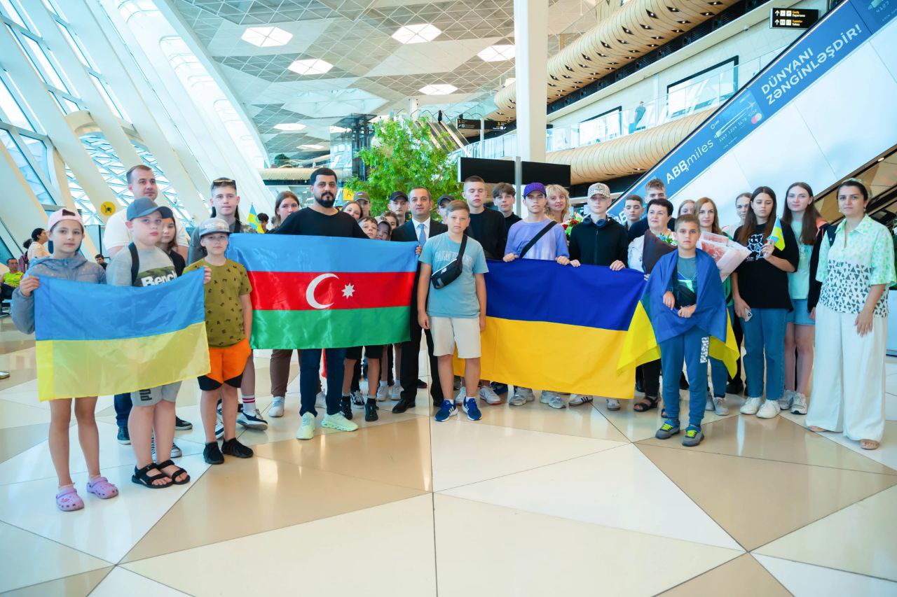 Azərbaycana gətirilən 30 ukraynalı uşaq reabilitasiya tədbirlərinə cəlb OLUNACAQ - FOTO 