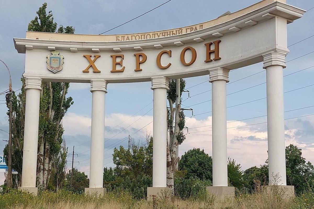 Xersonda rus tankı azərbaycanlıların yük maşınının üstündən keçdi - VİDEO