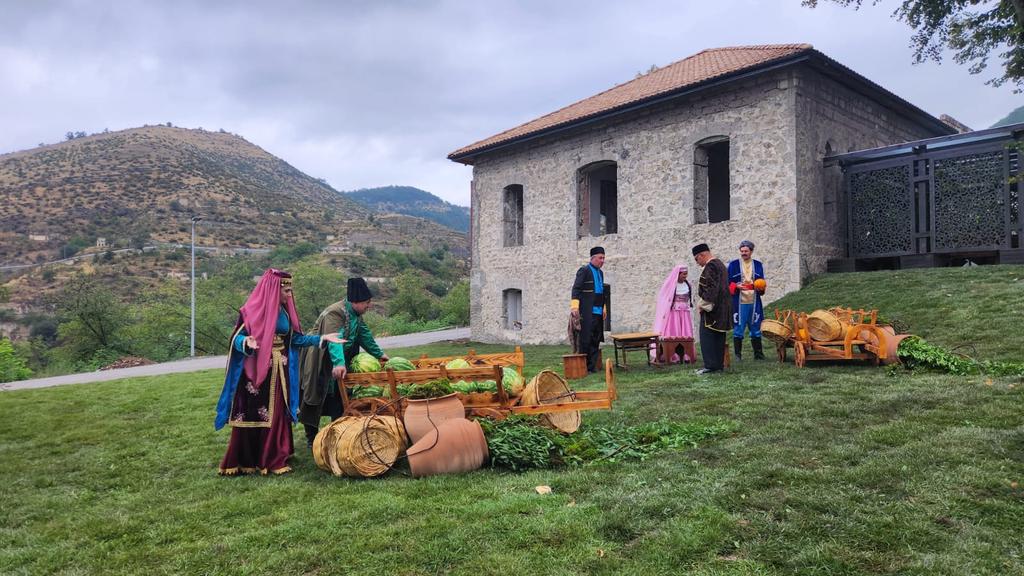 Hikmət Hacıyev Laçınla bağlı PAYLAŞIM ETDİ - “Danışan FOTOLAR!” 