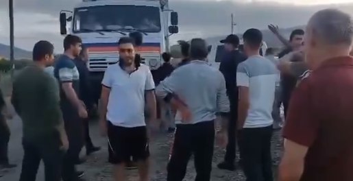 Separatçılar sülhməramlıların yük maşınlarını Ağdama buraxmırlar - VİDEO 