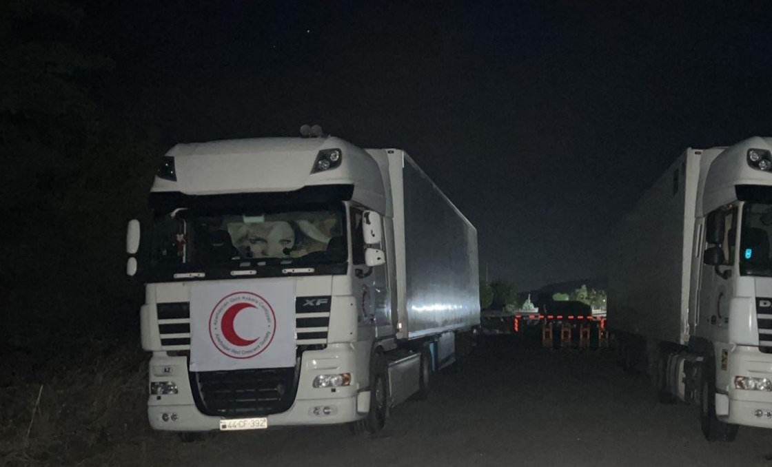 Qarabağdakı ermənilərə göndərilən humanitar yardım maşınları Ağdam-Xankəndi yolunda gözləyir
