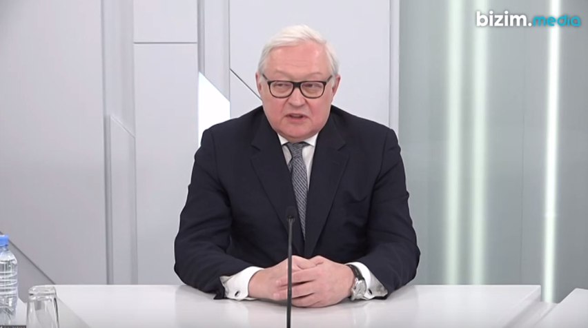 Ryabkov: “Ermənistan kiminlə hərbi təlim keçirdiyinə fikir verməlidir” – VİDEO  