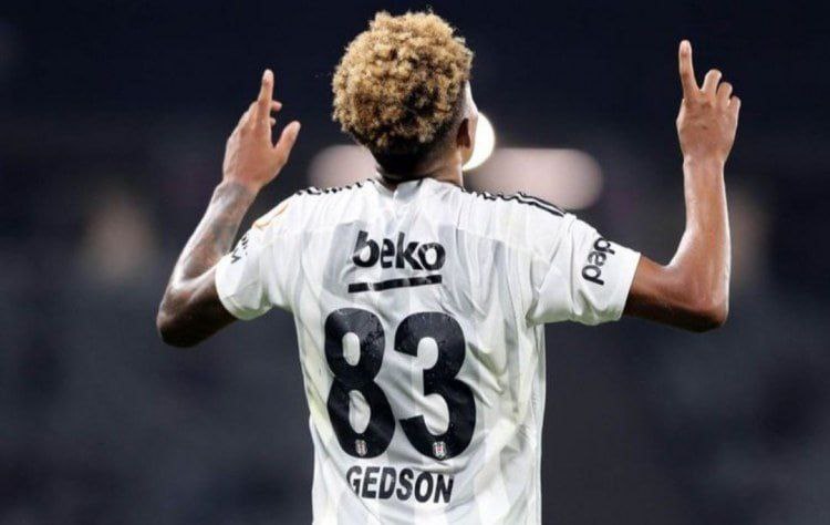 “Beşiktaş” portuqaliyalı futbolçu ilə müqaviləni uzatdı